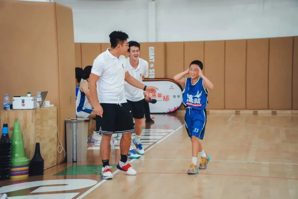 哪里可以找到适合青少年的篮球季前赛训练营_1